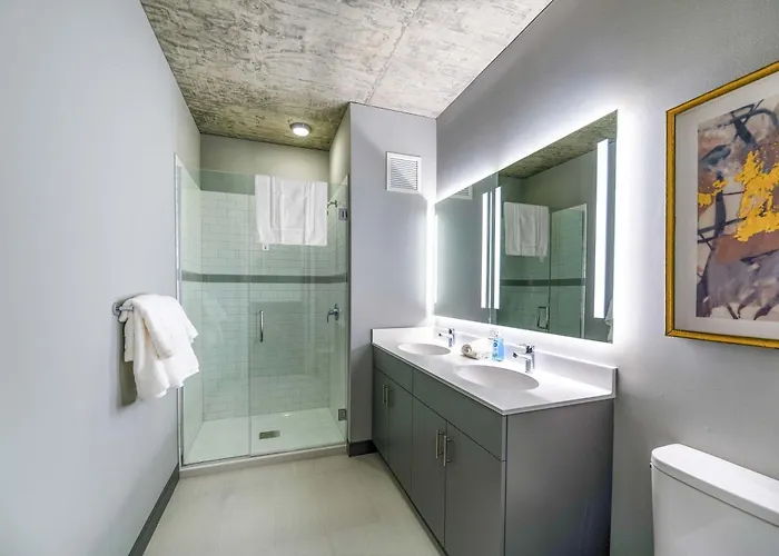 New Sleek 2br - Perfect Blend Of Comfort & Style In *
