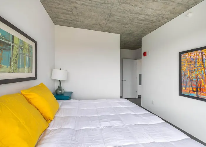 New Sleek 2br - Perfect Blend Of Comfort & Style In Chicago